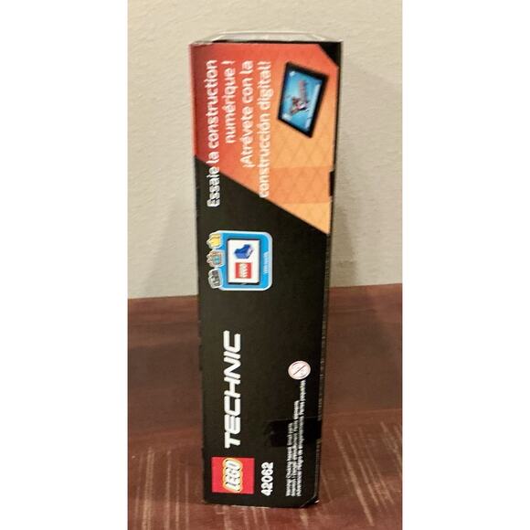 🔴SOLDLEGO TECHNIC: Container Yard (42062) 631pcs FACTORY SEALED NEW - Picture 4 of 10